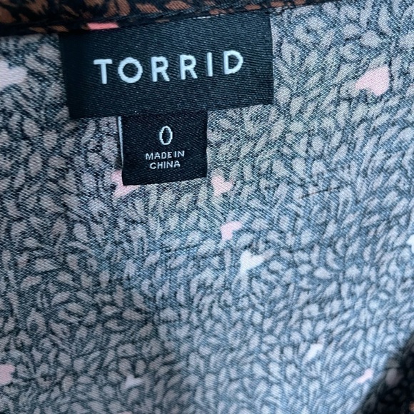Torrid Heart Print V Neck Short Sleeve Blouse 0/Large - Picture 2 of 5